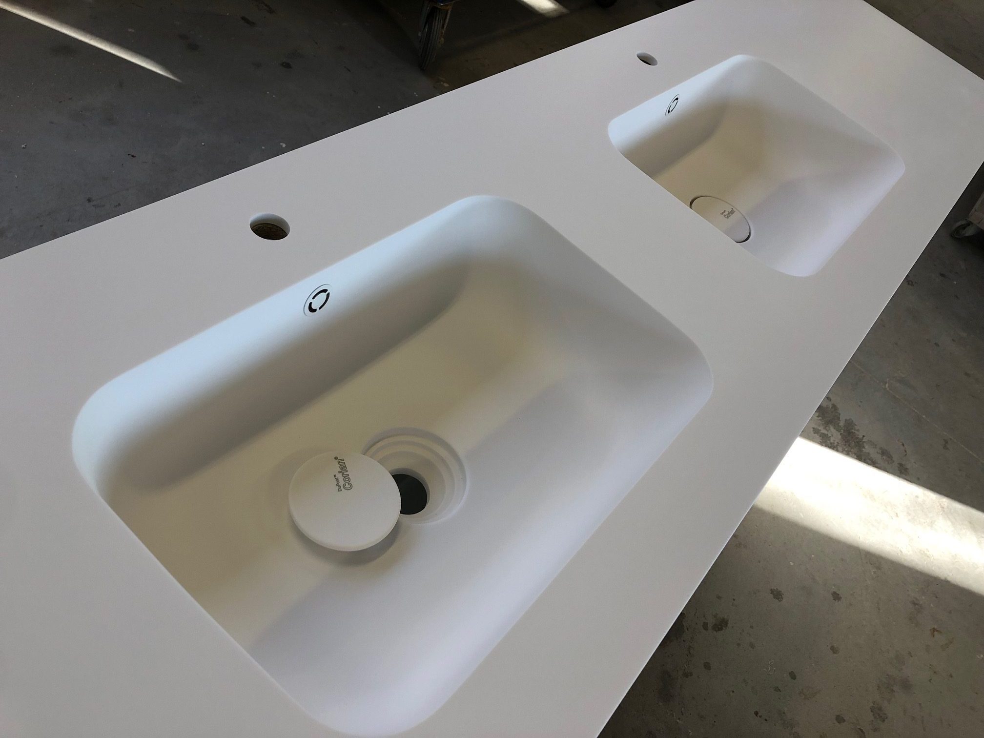 2er Badtisch aus CORIAN